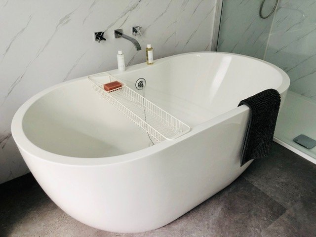 The rounded free standing bath - Ocean View